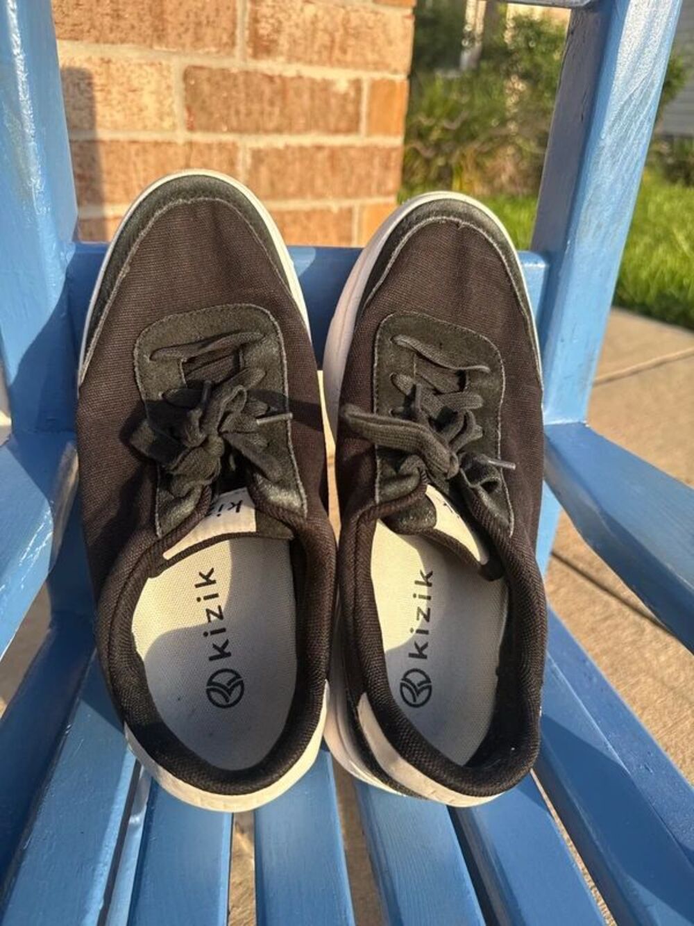 Black Kizik women’s size 8 sneaker